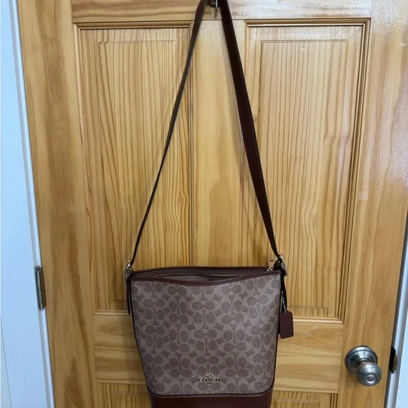 Brand New! Coach Brown and Tan Crossbody👜 - Picture 2 of 11